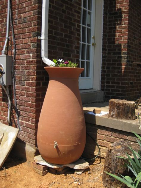 Rain Catcher Diy, Diy Rain Catcher, Rain Water Collector, Rain Water Collection Diy, Rain Garden Design, Rain Catcher, Water Collection System, Water Barrel, Masonry Work