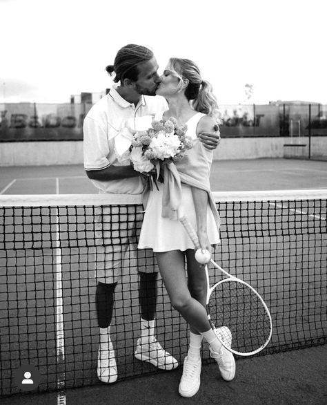 Tennis Court Photoshoot, Tennis Wedding, Tennis Photos, Wedding Guest Style, Sports Aesthetic, Wedding Court, Tennis Player, Pre Wedding Photoshoot, Casual Wedding