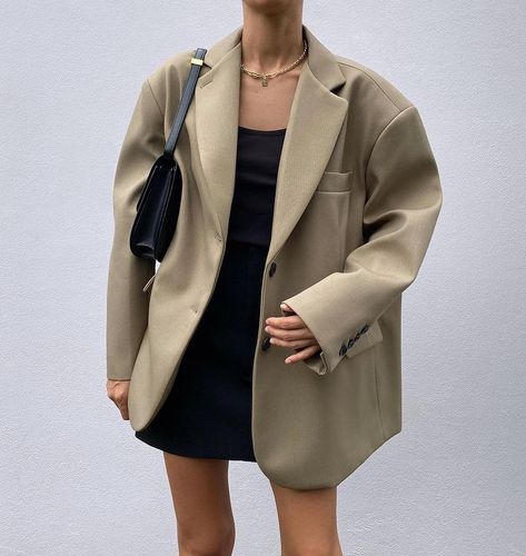 Oversized Blazer Outfit Summer, Taupe Blazer Outfit, Oversized Blazer Street Style, Men Blazer Outfit, Taupe Outfit, Trendy Aesthetic Outfits, Black Blazer Outfit, Blazer Street Style, Blazer Outfits For Women