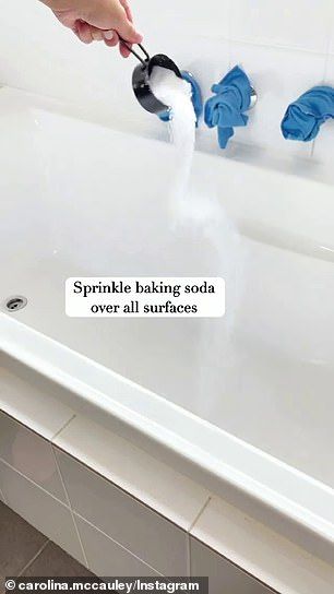 How to make your bathtub sparkling clean | Daily Mail Online Bathtub Cleaning Hacks White Vinegar, Clean Bathtub With Dawn, Bath Tub Cleaner Homemade, Easiest Way To Clean Bathtub, How To Whiten Bathtub, Best Bathtub Cleaner, How To Clean A Plastic Bathtub, Clean Tub Stains Bathtub, How To Clean Bathtub