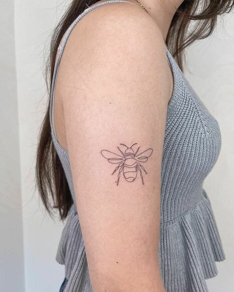 Fine Line Bumblebee Tattoo, Bee Arm Tattoo, Single Line Tattoo Ideas, Fine Line Bee Tattoo, Piano Tattoo, Heart With Infinity Tattoo, Small Symbol Tattoos, Kiss Tattoos, Bumble Bee Tattoo