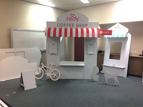 Reboard - Falconboard Cardboard Design - Pop-Up Store Cardboard Storefront Ideas, Kids Collage, Play Props, Kids Cafe, Parisian Theme, Cardboard Design, Event Props, Cardboard Display, Pop Display