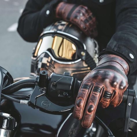 Womens Motorcycle Fashion, Motorcycle Photo Shoot, Womens Motorcycle, Motorbike Gloves, Motorcycle Wear, Gloves Motorcycle, Biker Photography, Helmet Motorcycle, Leather Motorcycle Gloves