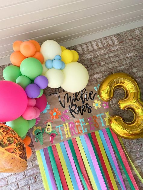 Happy Fiesta Banner, Three Esta Birthday Party, Three Esta, Painted Banners, Creative Signage, Taco Bar Party, Grad Banner, Happy Birthday Signs, Banner Ideas