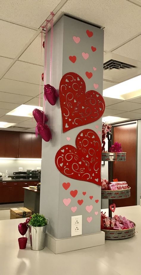 Office Decor Valentines Day, Cubicle Valentines Day Decor, Valentines Office Decorations Ideas, Valentines Cubicle Decorations, Valentines Desk Decorations Offices, Church Valentines Decorations, Valentines Day Decorations Office, Valentine Church Decorations, Ideas Para Decorar En San Valentin