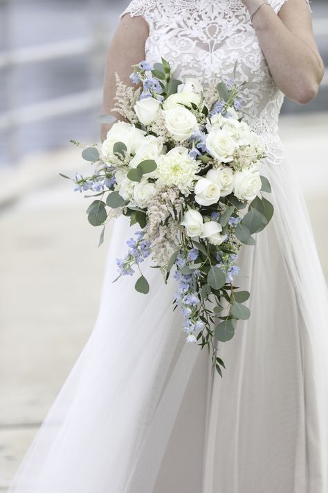 Blush Pink Wedding Bouquet Real Flowers, Dusty Blue Cascading Bouquet, Cascading Eucalyptus Bouquet, Bridal Bouquet Green, Bouquet Styles, Dusty Rose Wedding Colors, Dusty Blue Flowers, Blue And Sage Green, Loose Bouquet