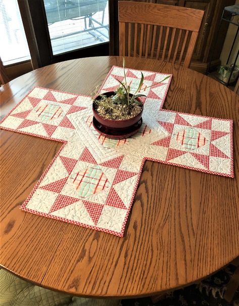 Quilting Digest, Table Topper Patterns, Holiday Table Runner, Quilted Table Runners Patterns, Quilted Table Toppers, Table Runner And Placemats, Table Runner Pattern, Star Crossed, Square Table