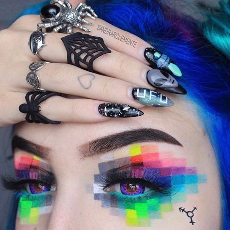 Tattoo Glow In The Dark, Rainbow Goth, Extreme Beauty, Extreme Makeup, Neon Makeup, Pride Makeup, Special Fx Makeup, Face Art Makeup, Paint Inspiration