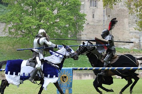 Jousting at Warwick Castle: The Knights of Middle England Object Heads, Warwick Castle, Crusader Knight, Medieval Armor, Medieval Knight, Figure Poses, Fantasy Armor, Action Poses, Middle Ages