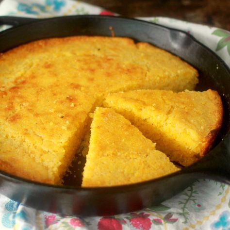 Easy Moist Cornbread Recipe | Baker Bettie Easy Moist Cornbread Recipe, Country Cornbread, Keto Cornbread Recipe, Old Fashioned Cornbread, Best Cornbread Recipe, Cornbread Recipe Sweet, Moist Cornbread, Buttermilk Cornbread, Cornbread Easy