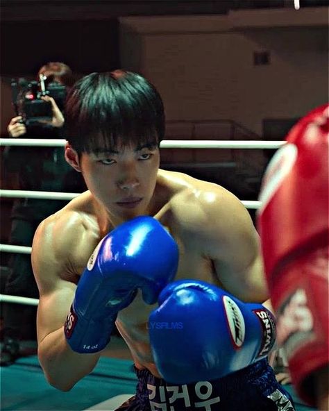 Woo Do Hwan Bloodhounds, Bloodhounds Kdrama, Woo Dohwan, Female Boxers, Football Boyfriend, Muscle Anatomy, Weak In The Knees, Crush Pics, Body Reference Poses