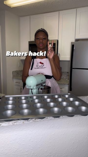 Si Shan on Instagram: "Next time you bake cupcakes or muffins, simply sprinkle rice in the bottom of the pan, then place the cupcake liner on top and fill with batter. Instead of the grease collecting at the bottom of the liner the rice will absorb the excess moisture without burning. #freegames #bakerlife #explorepage #cupcakesofinstagram" How Much To Fill Cupcake Liners, Bake Cupcakes, Cake Liner, The Grease, Filled Cupcakes, Cakes Recipes, Cupcake Pan, Paper Cupcake, Cupcake Liners