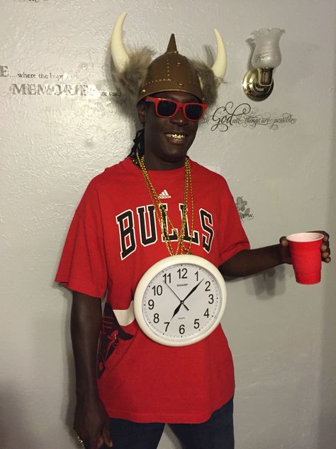 Flavor Flav Halloween Costume Flava Flav Costume, Flavor Flav Halloween Costume, Flavor Flave, Rapper Costume, Gangster Party, Punny Halloween Costumes, Flavor Flav, Spooky Spooky, Hip Hop Costumes