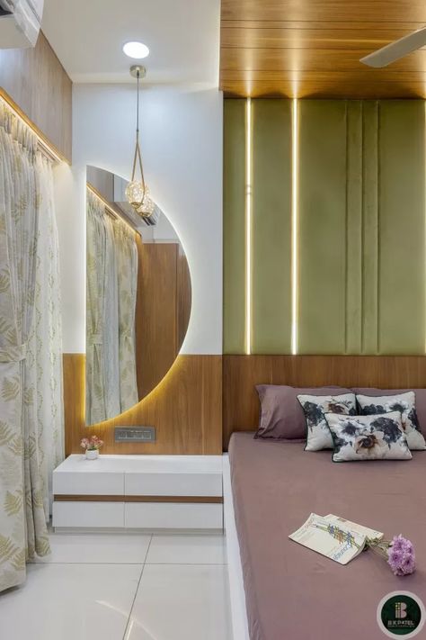 A Luxurious Design With A Touch Of Wooden Palette And A Play Of Lines & Edges | Innerarch Designs - The Architects Diary Arch Display, Modern Style Bedroom, The Architects Diary, Stylish Bedroom Design, Bedroom Light Fixtures, Bed Design Modern, Fluted Glass, Elegant Bedding, Display Unit