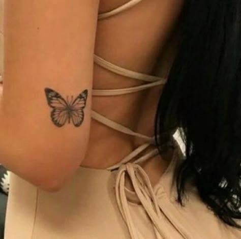 Butterfly Tattoos On Arm, Tato Minimal, Petite Tattoos, Small Hand Tattoos, Cute Tattoos For Women, Classy Tattoos, Discreet Tattoos, Subtle Tattoos, Tattoos For Daughters