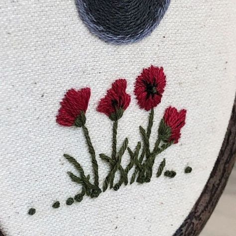 4 inch hoop featuring tiny freehand embroidery of the Halloween 2020 Blue Moon with red poppy flowers Poppy Flower Embroidery, Embroidery Poppy, Poppy Embroidery, Freehand Embroidery, Anemone Flower, Poppy Flowers, Red Embroidery, Yellow Ribbon, Cute Embroidery