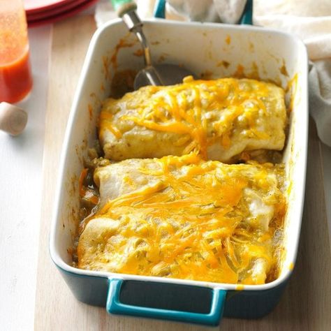 Smothered Burritos Burrito Bake, Burritos Beef, Smothered Burritos, Burritos Recipe, Mexican Dinner, Queso Dip, Dinner With Ground Beef, Beef Dinner, Refried Beans