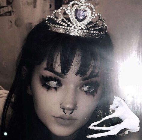 egirl, aesthetic, emo, makeup, grunge, goth Tiara, A Woman, Makeup, Make Up