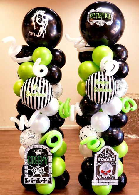 Beetlejuice Balloon Garland, Beetlejuice Flower Arrangement, Bettle Juice Party Theme, Beetlejuice Themed Halloween Party, Beetlejuice Centerpiece Ideas, Cute Halloween Party Ideas Decorations, Beetlejuice Balloon Arch, Tim Burton Themed Birthday Party, Beetlejuice Photo Backdrop