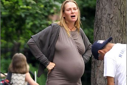 Heavily pregnant, Uma Thurman looks ready to give birth Kill Bill Movie, Pregnant Actress, Heavily Pregnant, Pregnant Model, Pregnant Lady, Working Mums, Uma Thurman, Give Birth, Pregnancy Health