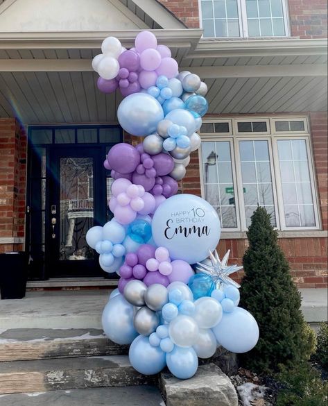 Pink Purple And Blue Party Decorations, Frozen Party Balloon Garland, Elsa Balloon Garland, Frozen Birthday Balloons, Balloon Elsa, Frozen Balloon Arch, Frozen Balloon Decorations, Frozen Balloon Garland, Frozen Party Table