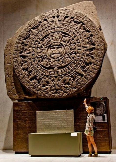 Mayan Calendar Ancient Mayan Architecture, Writing Calendar, Maya Temple, Ceramic Totems, Mayan Architecture, Maya Calendar, Aztec Temple, Mayan Civilization, Mayan People