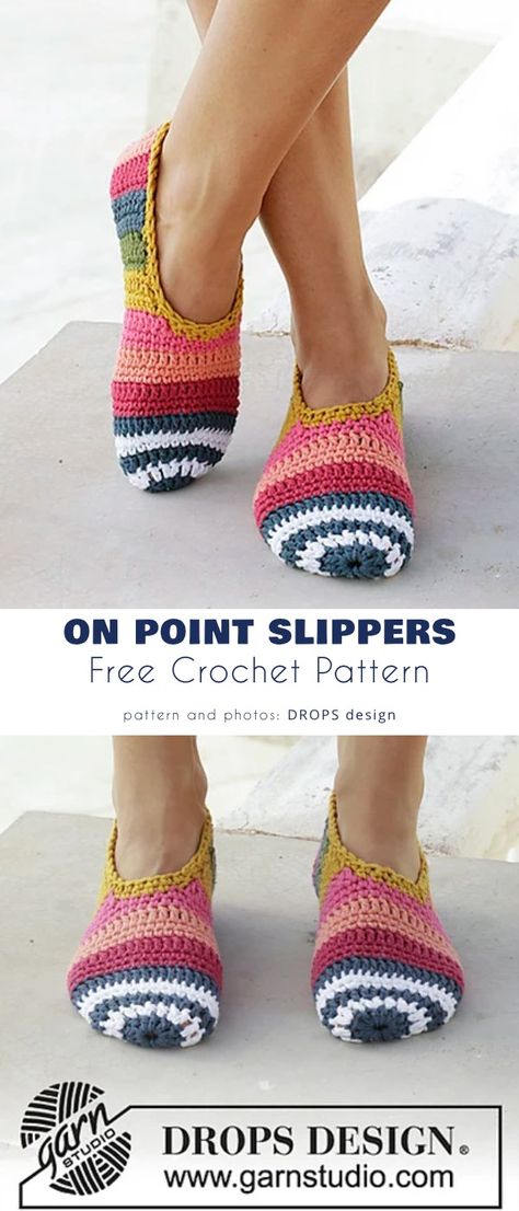 On point slippers Crochet Slippers Adult Free Pattern, Crocheted Slippers, Easy Crochet Slippers, Crochet Slippers Free Pattern, Spa Slippers, Crochet Slipper Pattern, Black Crochet Dress, Crochet Gratis, Crochet Socks