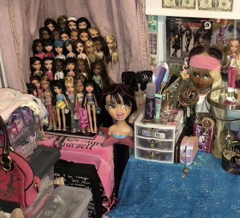 Old Barbie Dolls, Bratz Doll Outfits, Japanese Pop Art, Doll Room, Brat Doll, Nostalgic Pictures, Barbie Room, Pink Aura, Pin Doll