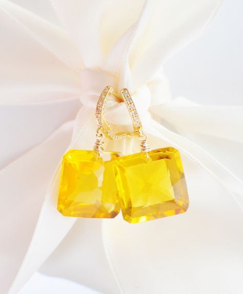 Gorgeous African Yellow Quartz Earrings Yellow Jewelry Aesthetic, Pantone 2024, Bridal Jewellry, Lace Cap Hydrangea, Yellow Pantone, Yellow Things, Yellow Diamond Engagement Ring, Huggie Earrings Gold, Color Palette Yellow