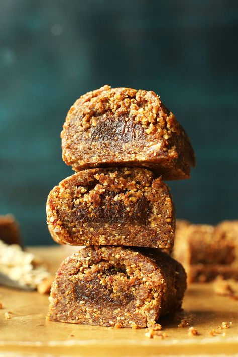 Stack of delicious homemade gluten-free fig newtons Fig Recipes Healthy, Fresh Fig Recipes, Fig Newton Recipe, Fig Bar, Fig Dessert, Dried Fig, Plating Food, Presentation Food, Fig Newtons