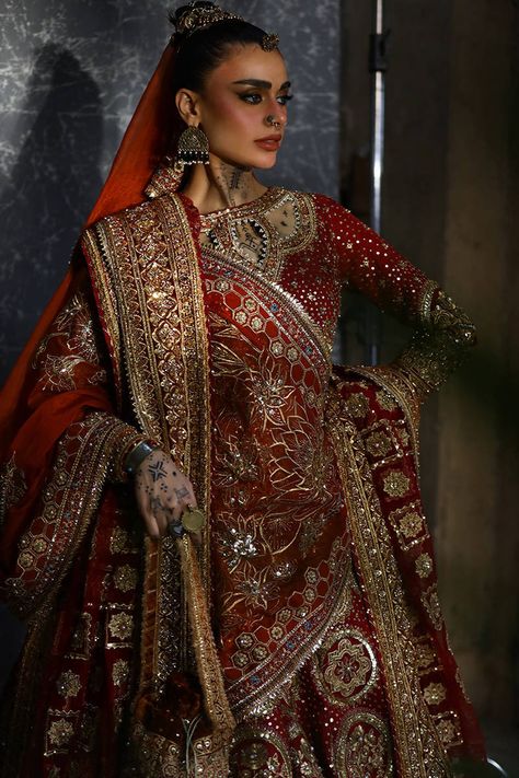 Malika Jaan A Red Velvet Dupatta Bride, Orange Bollywood Dupatta With Intricate Embroidery, Gold Velvet Bollywood Dupatta, Velvet Dupatta With Intricate Embroidery, Luxury Embroidered Velvet Dupatta, Pakistani Couture, Mens Fashion Wedding, Bridal Elegance, Peacock Design