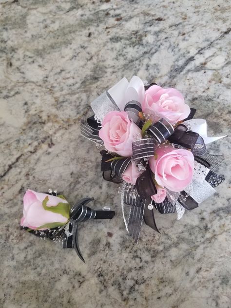 Pink black and white rose corsage set from Hen House Designs. Www.henhousedesigns.net Pink And Black Corsage, Black Corsage, Gold Corsage, White Corsage, Prom Bouquet, Rose Corsage, Senior Prom, Corsage Prom, Prom Flowers