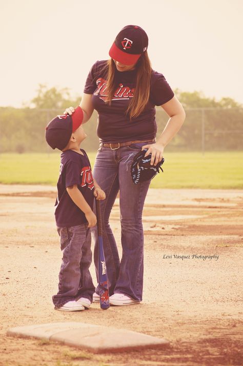 Mom And Son Baseball Photoshoot, Mom Son Baseball Pictures, Baseball Mom Photoshoot, Baseball Theme Family Photo Shoot, Mom And Son Baseball Photos, Mother Son Baseball Pictures, Family Baseball Photoshoot, Baseball Family Pictures, Baseball Poses