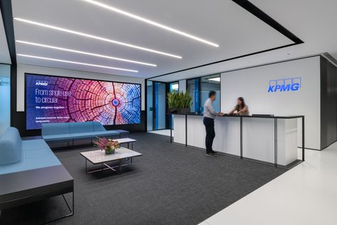 KPMG Learning Centre & Office - Hong Kong Kpmg Office, China Architecture, Modern Office Interiors, Bank Design, Space Photography, Modern Office Design, Modular Lounges, Architectural Projects, Clinic Design