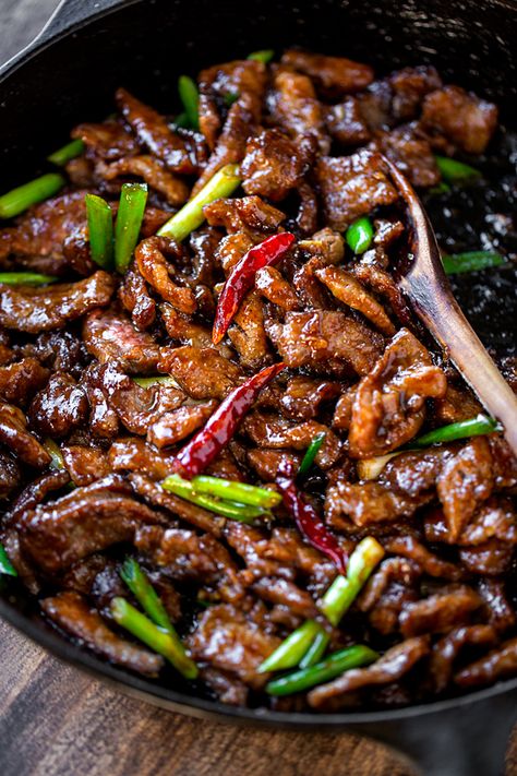 Perfectly sweet and savory, this Mongolian beef is generous on the flavor, and cooks up quickly for a delicious better-than-restaurant quality meal at home! | thecozyapron.com #mongolianbeef #mongolianbeefrecipe #asianrecipes #beefrecipes #recipesfordinner #recipesfordinnereasy #recipeseasy Crockpot Recipes Beef Stew, Mongolian Beef Recipes, Best Beef Recipes, Mapo Tofu, Diner Recept, Ballgown Wedding, Mongolian Beef, Crockpot Recipes Beef, Beef Recipe