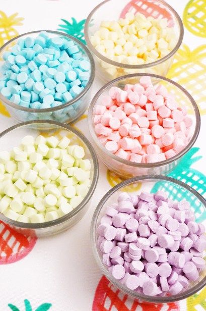 Altoids Mints, Home Made Candy, Healthy Candy, Breath Mints, Diy Essential Oil Recipes, Edible Crafts, Mint Recipes, Baking Kitchen, Candy Recipes Homemade