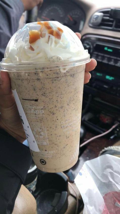 Frappe Aesthetic, Tiktok Drinks, Oreo Frappuccino, Secret Starbucks Drinks, Starbucks Coffee Drinks, Starbucks Secret, Tumblr Food, Starbucks Drink, Starbucks Secret Menu