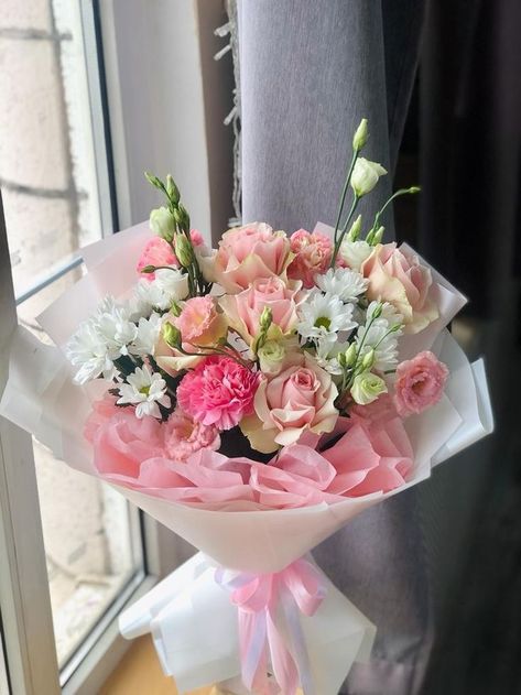 Flower Bouquets Valentine's Day, Graduation Flowers Bouquet, Flowers For Girlfriend, Graduation Bouquet, Flower Boquet, Graduation Flowers, Birthday Flowers Bouquet, Valentine Bouquet, Luxury Flower Bouquets