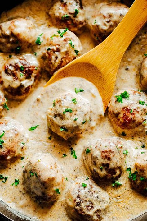 Meatballs In Mushroom Sauce, Ground Chicken Meatballs, Meatball Dishes, Meatballs And Gravy, Chicken Sauce Recipes, Mushroom Sauce Recipe, Chicken Meatball, Chicken Meatball Recipes, Tasty Meatballs