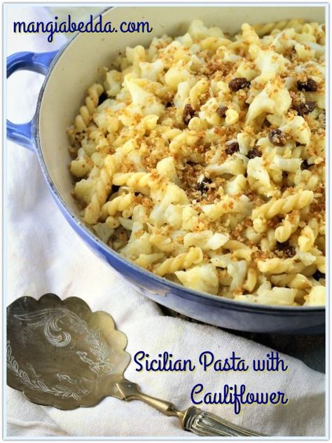 The perfect combination of sweet, savoury and crunchy all in one dish and ready in 30 minutes! #sicilianrecipes #siciliancooking #pastawithcauliflower #pastadishes Pasta With Cauliflower, Sicilian Pasta, Cauliflower Pasta, Roasted Chicken And Potatoes, Italian Pasta Dishes, Italian Pasta Recipes, Sicilian Recipes, Pasta Dinners, Vegetable Pasta