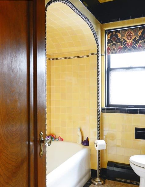 Yellow And Black Bathroom, Yellow Bathroom Ideas, Yellow Tile Bathroom, Vintage Yellow Bathroom, Mom Bathroom, 70s Bathroom, Art Deco Bathrooms, Tile Paint, Black Window Frames