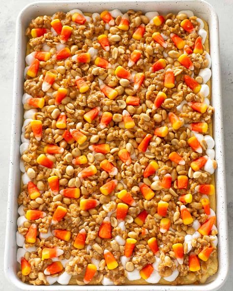 These Scarecrow Treats are a recipe you can make every Halloween. Packed with candy corn and nuts for a sweet and salty treat. #scarecrow #treats #halloween #dessert Scarecrow Treats Candy Corn, Fall Treats With Candy Corn, Scarecrow Crunch Recipe, Scarecrow Food Ideas, Scarecrow Appetizer, Candy Corn And Peanuts Recipe, Candy Corn Dessert Recipes, Candy Corn Treats, Scarecrow Treats