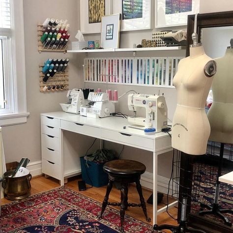 Get inspired with these IKEA Sewing Room Ideas. Our images will help take your creative ideas to the next level, helping you create the perfect space... #ikeasewingroomideas #sewingroomideasikea #sewingroomideas #sewingroomorganization #smallsewingroomorganizationideasikea #sewingroomstorageideasikea #sewingroomideasusingikeafurniture #ikeaideasforasewingroom #sewingroomideasfromikea Ikea Sewing Room, Sewing Studio Space, Ikea Sewing Rooms, Sewing Room Ideas, Small Sewing Rooms, Knitting Room, Sewing Desk, Sewing Station, Sewing Room Inspiration