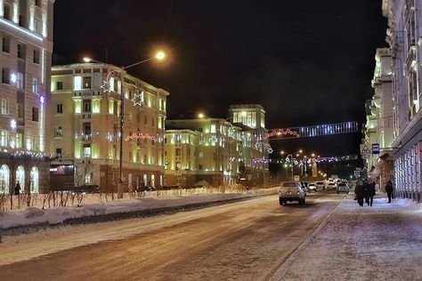 Norilsk Russia, Coffee Cup Pictures, Dark Winter, Arctic Circle, Snow White, Russia, Street View, House Styles, Travel