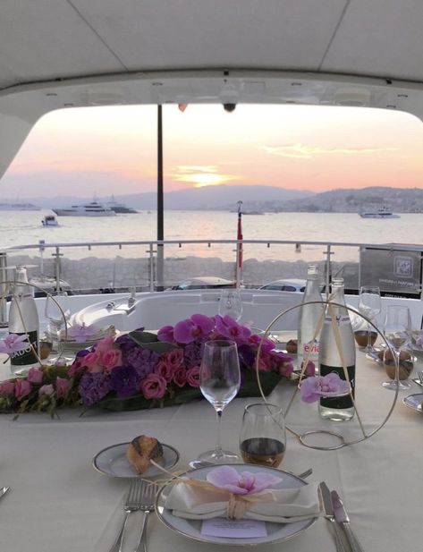 Luxury Birthday Party, Luxury Birthday, Girls Getaway, Wife Life, Glam Girl, Future Lifestyle, Billionaire Lifestyle, Ghost Chair, Dinner Table