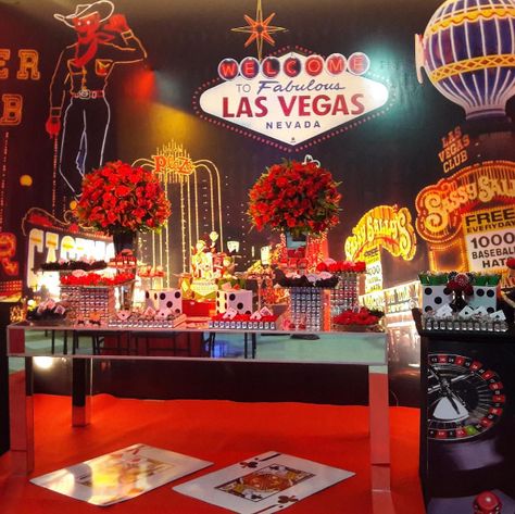 Vegas Birthday Party Theme, Vegas Prom, Las Vegas Party Theme, Las Vegas Party, Casino Theme Party Decorations, Las Vegas Casino, Vegas Theme, Casino Movie, Casino Decorations