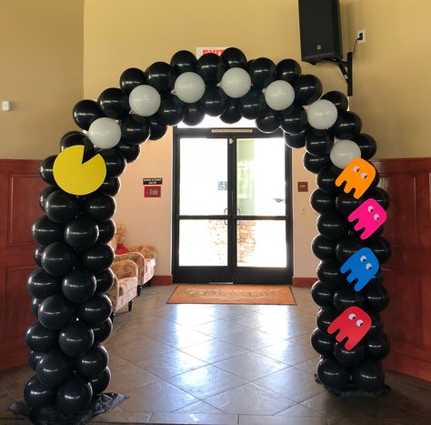 Pac-Man balloon arch www.ocballoondecor.com Pacman Hallway Decorations, Pacman Balloon Arch, Pacman Decorations Diy, 90s Balloon Arch, Pac Man Party Decorations, Lisa Party, 80s Room Decor, Manly Party Decorations, Pac Man Party