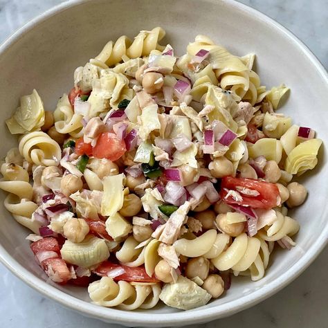 Tuna Pasta Salad Loaded Pasta Salad, No Mayo Tuna, Loaded Pasta, How To Make Tuna, Tuna Pasta Salad, Tuna Salad Pasta, Best Pasta Salad, Tuna Pasta, Juicy Tomatoes