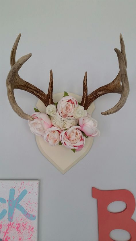 Flowers and antlers #antlersforgirls Deer antlers. Baby girl nursery. Nursery Flowers, Deer Flowers, Diy Nursery, Baby Girl Nursery, Baby Deer, Nursery Decor Girl, Woodland Nursery