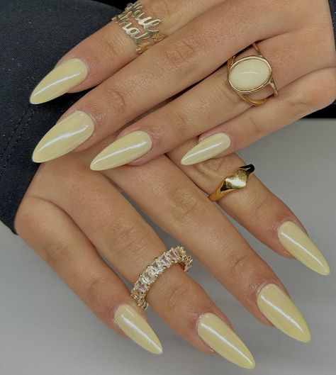 Chrome Spring Nails, Nails Vanilla, Fashion Street Style Summer, Inspo Acrylic Nails, Summer Nails Nail Art, Nail Art Acrylic Nails, Nail Inspo Acrylic, Nails Aura, Nails Cat Eye